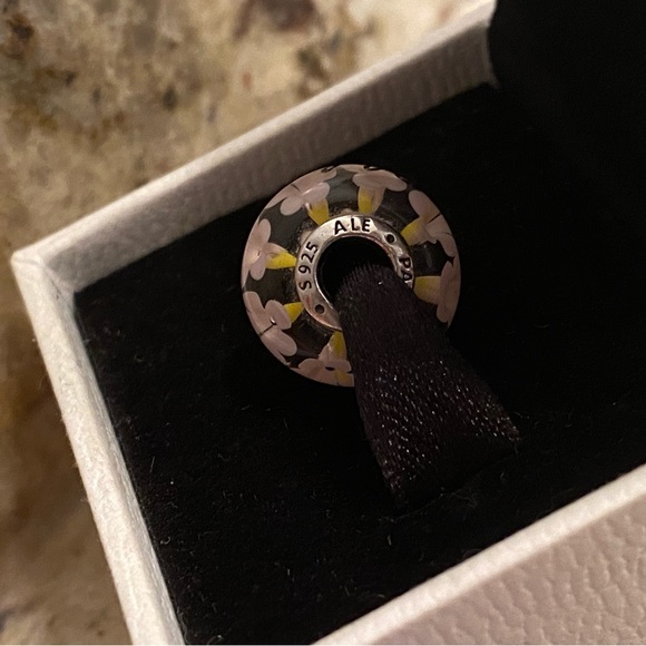 Pandora Hawaii Exclusive Aloha Field of Daisies Murano Flower Lei Charm RARE - Picture 9 of 9